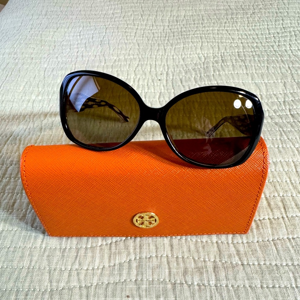 Tory Burch Ty7019 910/T5 Black/Brown Butterfly Polarized Sunglasses With Case